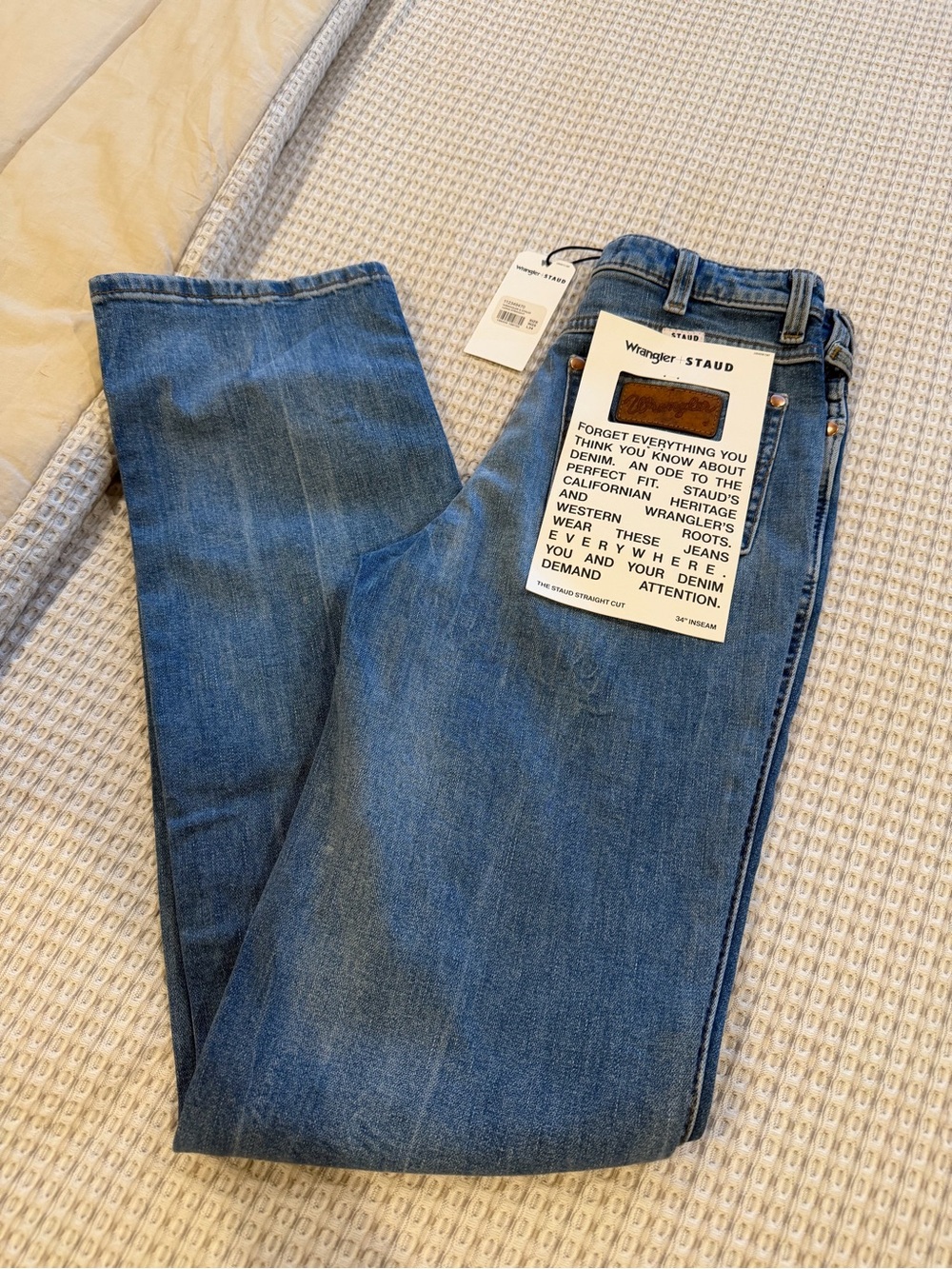 Staud Wrangler Wonens Blue Straight Jeans. Waist 25. Length 32. Brand New.